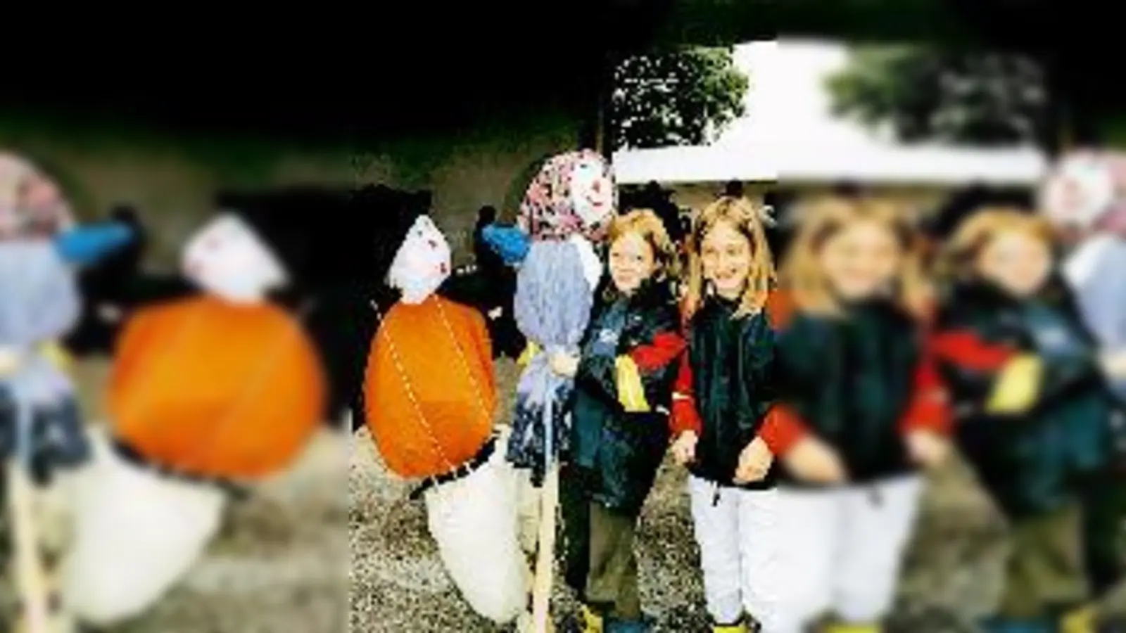 Vogelscheuchen selbst basteln können Kinder beim diesjährigen Hoffest in Riem.	 (Foto: Privat)