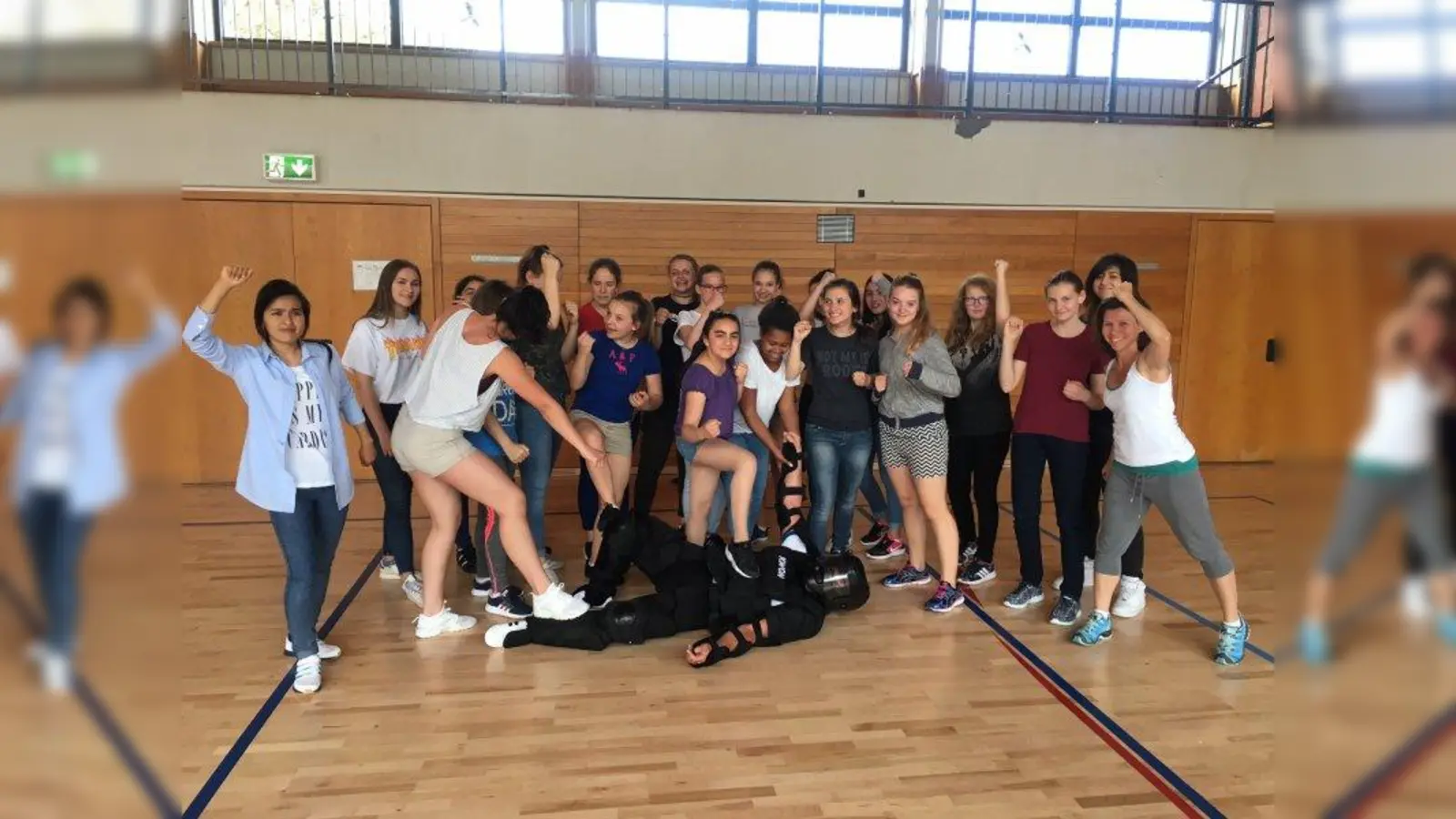 Selbstbewusst verteidigten sich die Mädchen beim zweiten Kurs des Budo-Vereins Herrsching. Ihr Angreifer in Schwarz hatte keine Chance gegen die Mädels. (Foto: Budo Verein)