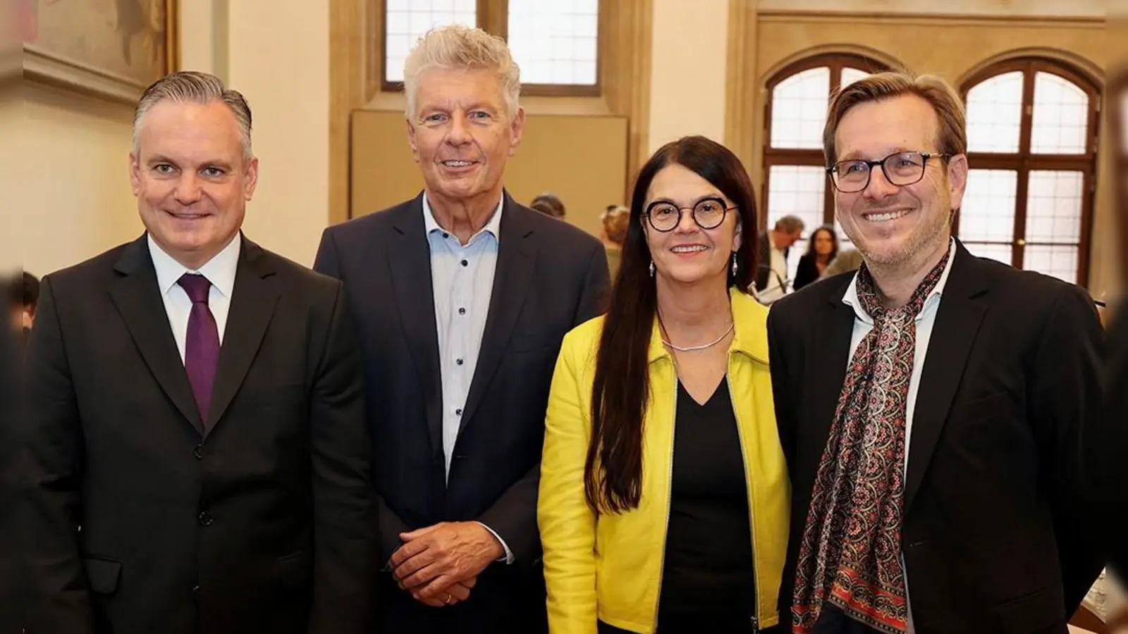 OB Dieter Reiter mit Stadtbaurätin Professorin Elisabeth Merk sowie dem künftigen Referenten für Arbeit und Wirtschaft, Dr. Christian Scharpf (links), und dem künftigen Kulturreferenten Florian Roth. (Foto: Christopher Haarhaus/Presseamt)