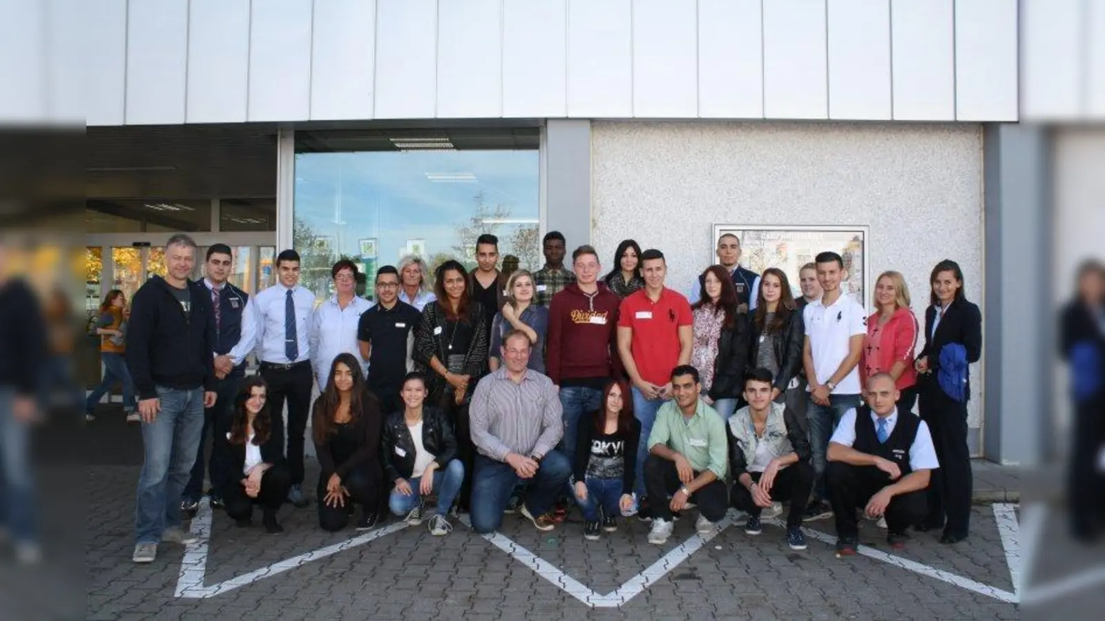 Die Schüler und Lehrer der Berufsschule Einzelhandel Nord waren vom Praxistag in der Filiale in der Dachauer Straße genauso begeistert wie die Verantwortlichen und Mitarbeiter von ALDI SÜD. (Foto: sb)