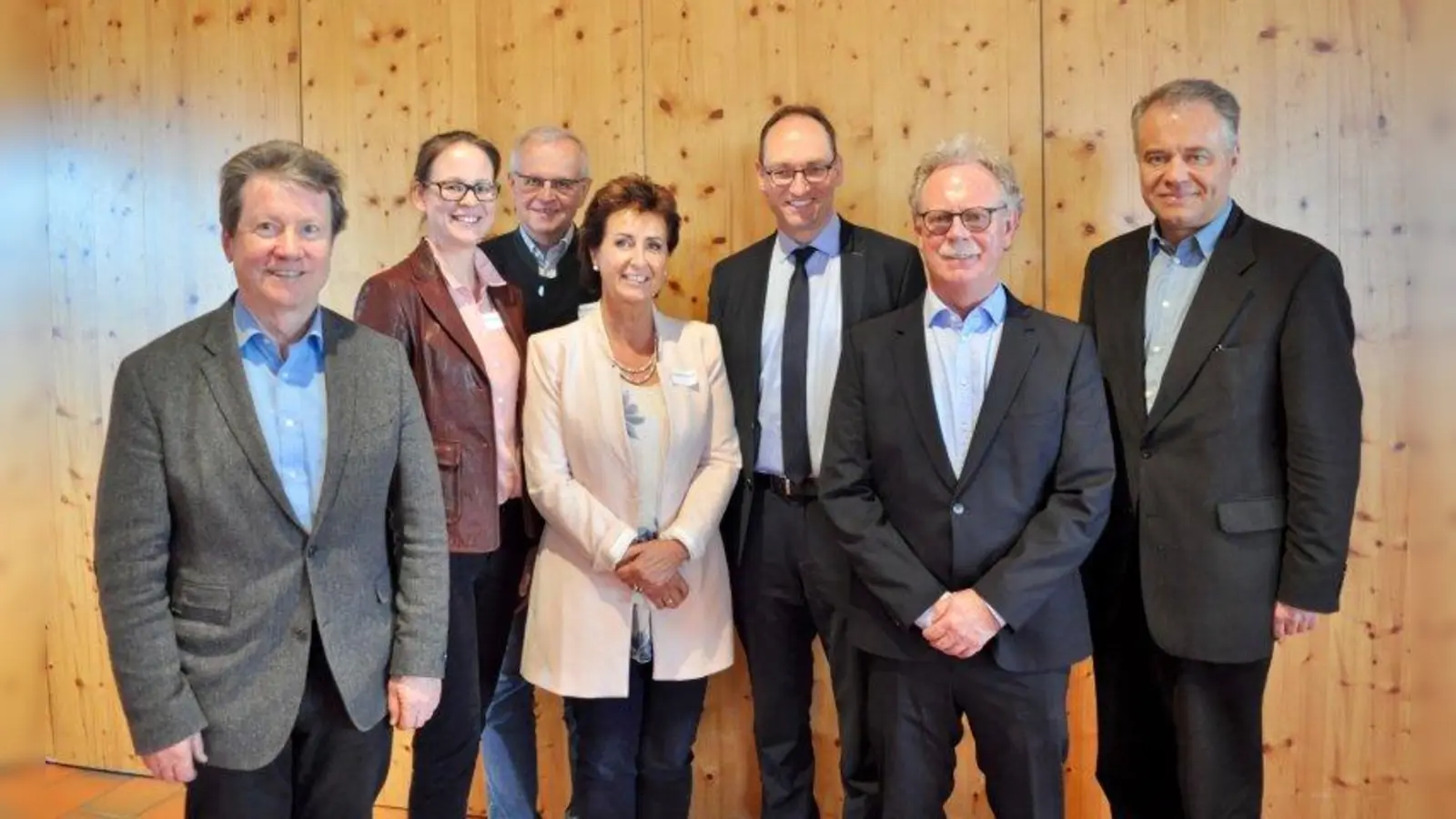 Der GPA (Gesundheits- und pflegepolitische Arbeitskreis) mit seinem Gast Dr. Karl Breu: Dr. Wilhelm Fischer, Alexandra Bertl, Dr. Johannes Langer, Angelika Flock, Bernhard Seidenath, Dr. Karl Breu und Harald Kühn (Mdl) (von links). (Foto: CSU Weilheim)