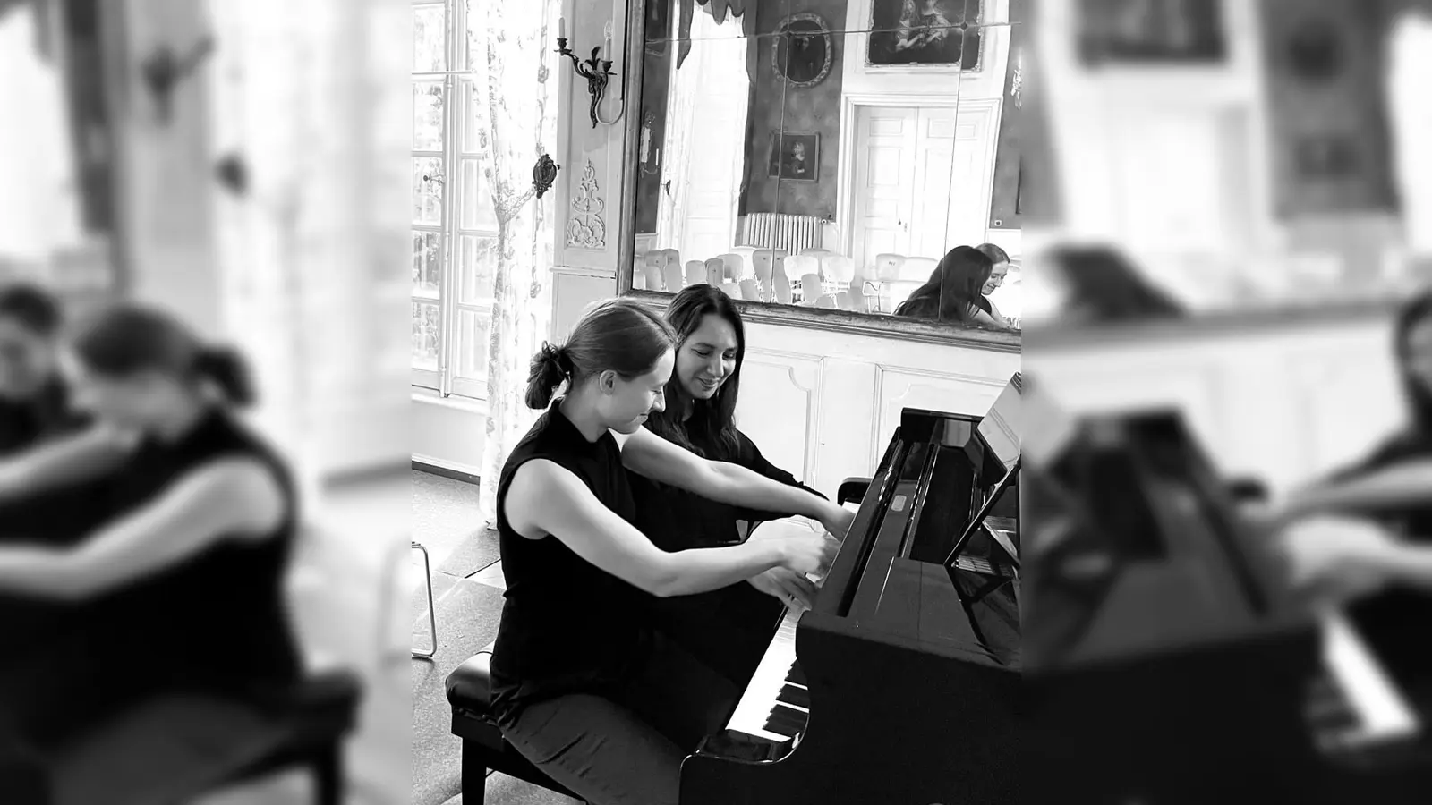 Mit ungarischer Klaviermusik werden die beiden Damen vierhändig ihr Publikum entzücken.  (Foto: VA)