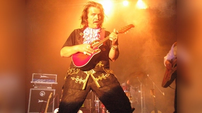 Robespierre spielt beim sechsten Forst-Kasten-Festival. (Foto: Robespierre)