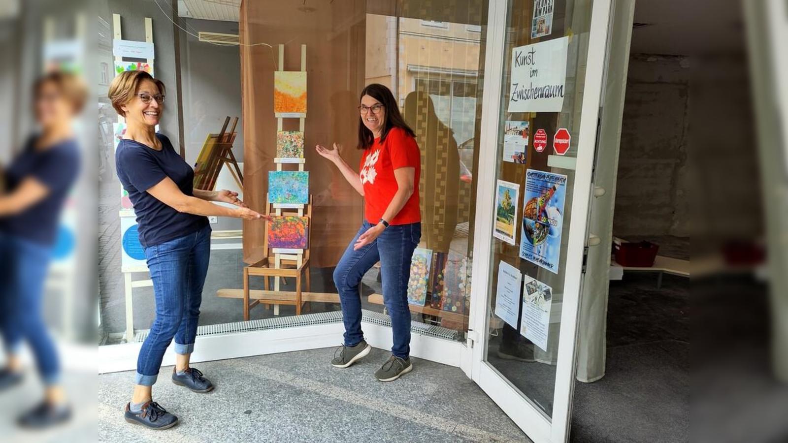 Kunst-macht-Schaufenster-des-Alten-Bengl-bunt