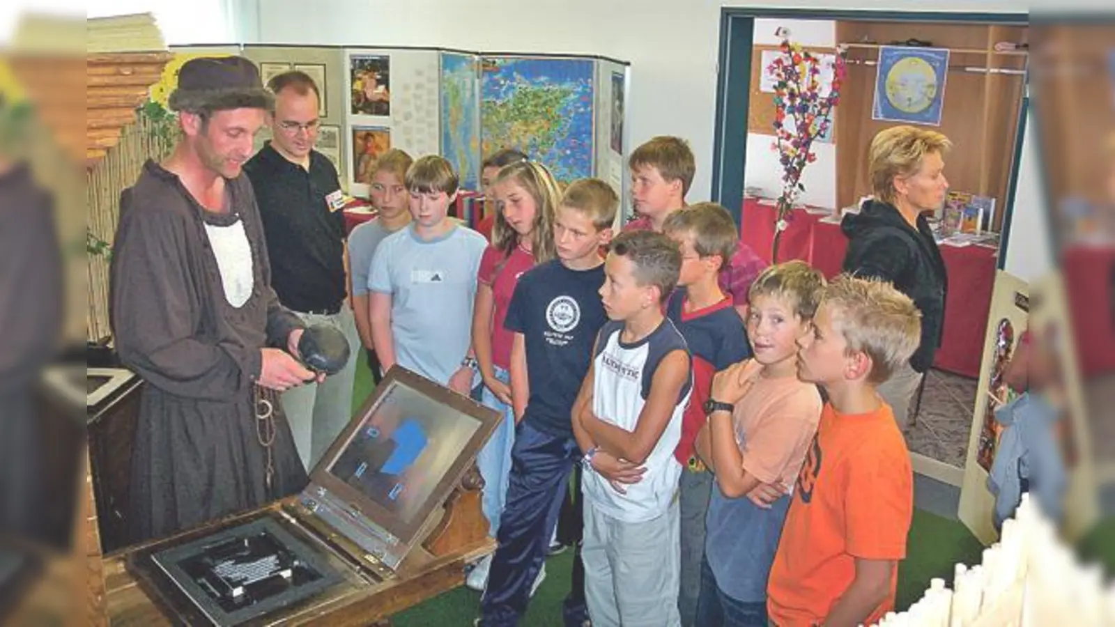 Schulklassen können die Ausstellung auch außerhalb der Öffnungszeiten besuchen.	 (Foto: FEG)