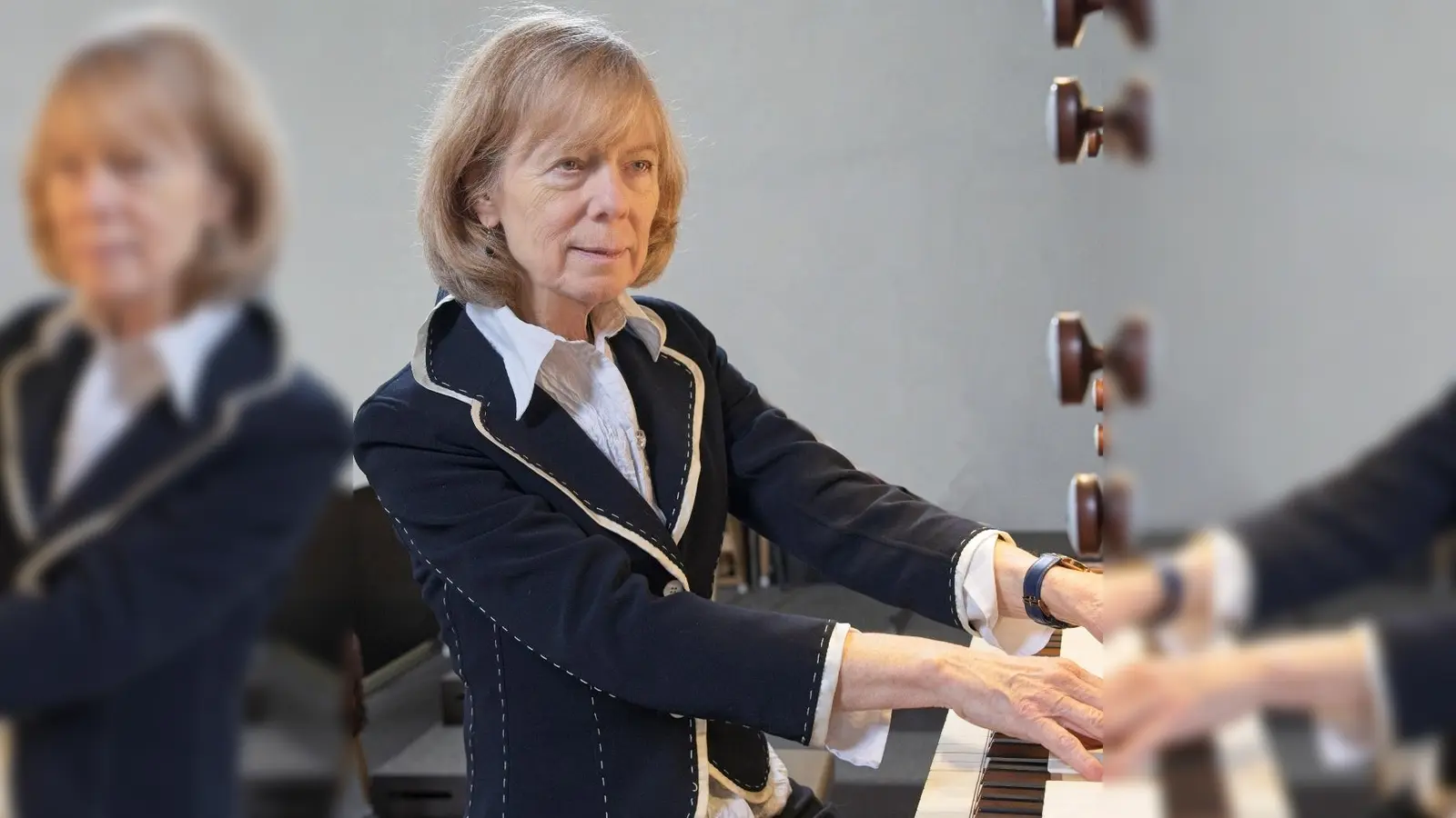 Professor Sylvia Hewig-Tröscher spielt ein festliches Programm an der Goll-Orgel. (Foto: VA)