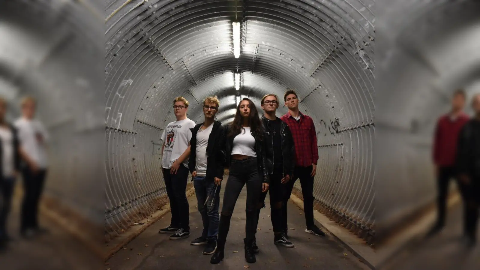 Statt am Königsplatz nun auf jedem Display zu sehen: „As ist rains“ aus Unterföhring machen  melodischen Hardrock. Sie sind eine von sechs Nachwuchs-Bands beim „OBEN OHNE On Air“ der Kreisjugendringe München-Stadt und München-Land. (Foto: OBEN OHNE On Air / KJR)