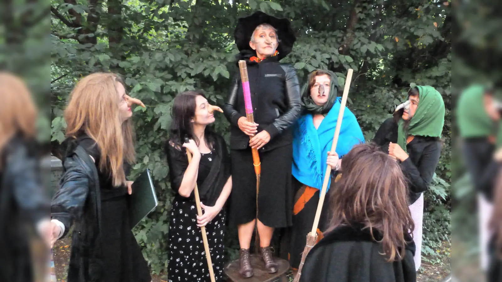 Die Bühnenflöhe zeigen im Bürgerhaus Putzbrunn das Märchen: "Die kleine Hexe" von Ottfried Preußler in einer Fassung von John Düffel. (Foto: Theater in der Au)