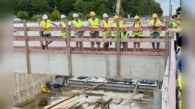 Derzeit sind alle Bauphasen der U-Bahnverlängerung nach Martinsried gleichzeitig zu sehen. Dies nimmt die Gemeinde Planegg zum Anlass, um am 5. September zu einer Baustellenführung einzuladen. Interessierte können sich kostenfrei in der Gemeinde anmelden.  (Foto: Kiki Xander/Planegg)
