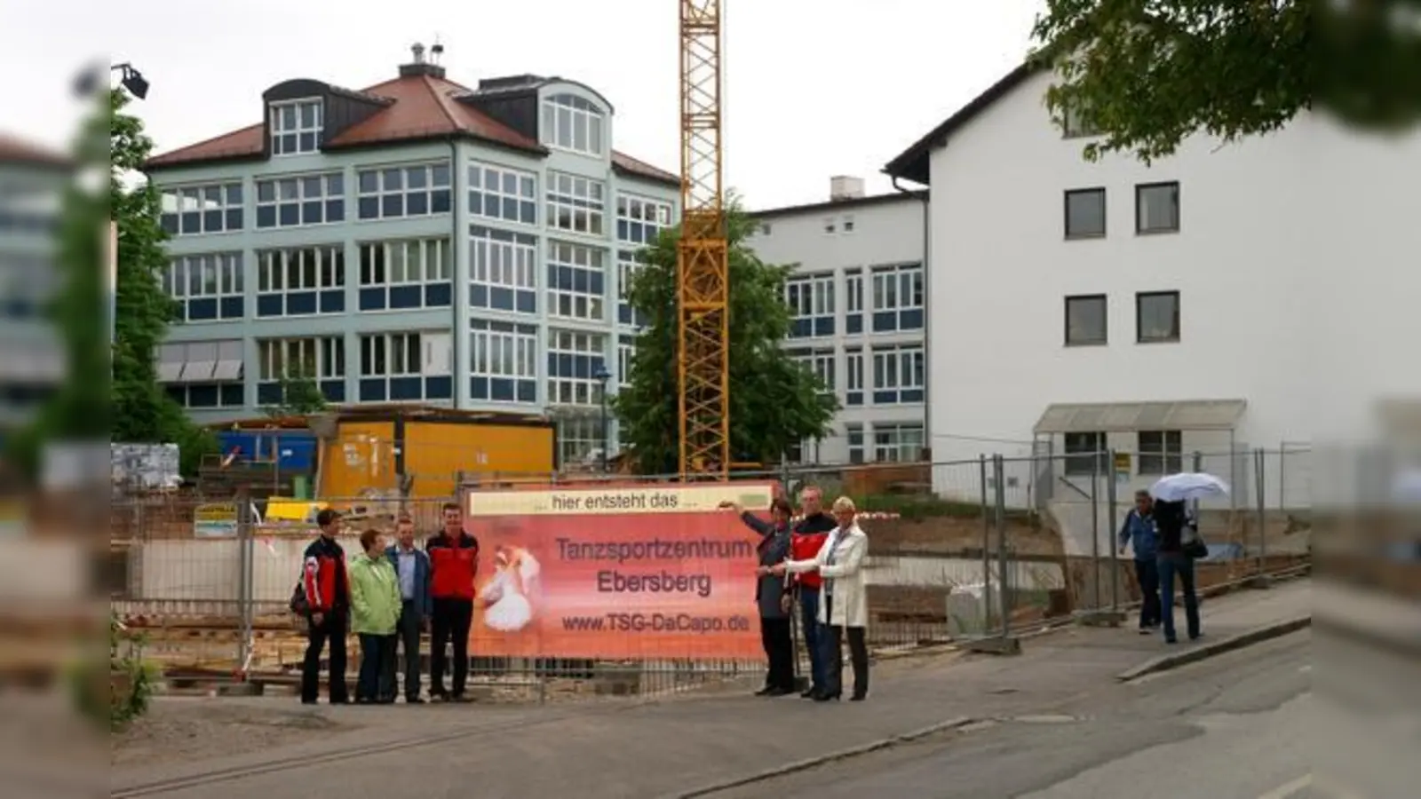 Peter Kampmann (Foto links oben) freut sich auf das neue TSG-Domizil. Hier soll dann ohne Hindernisse wie etwa Säulen im Raum getanzt werden können.	 (Fotos: Privat/Brunner)