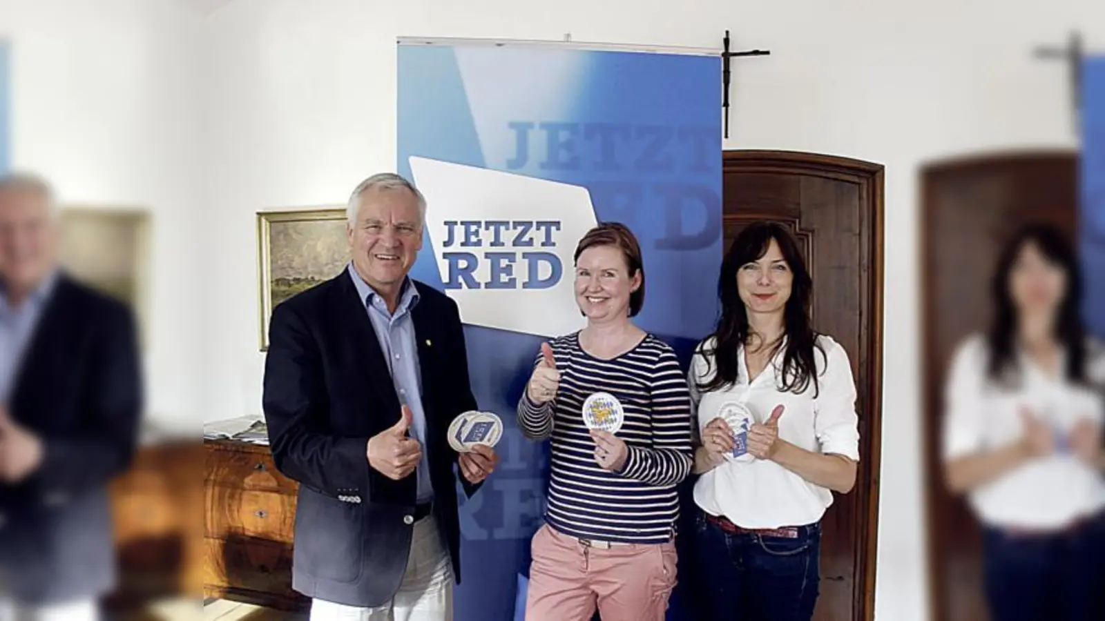 Walter Brilmayer mit den BR-Sendungsredakteuren Astrid Sturm und Judith Herms (von links).	 (Foto: Stefan Dohl)