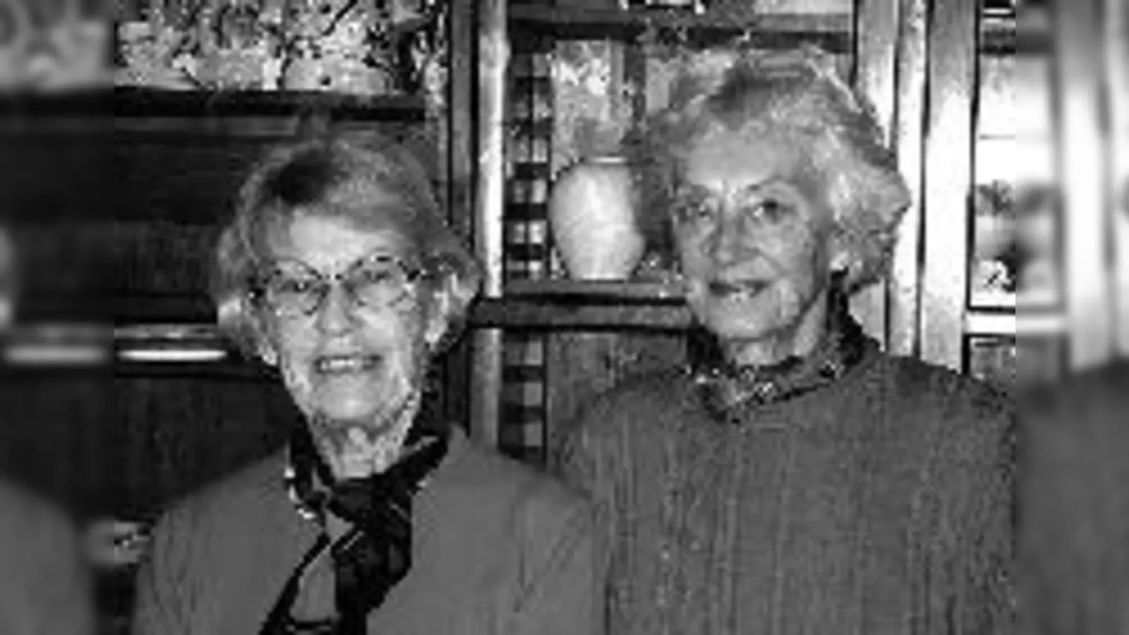 Seit 1948 eine Institution: Die »Freie Selbsthilfe«.   Langsdorf (l.) und Cartellieri helfen mit.	 (Foto: sos)