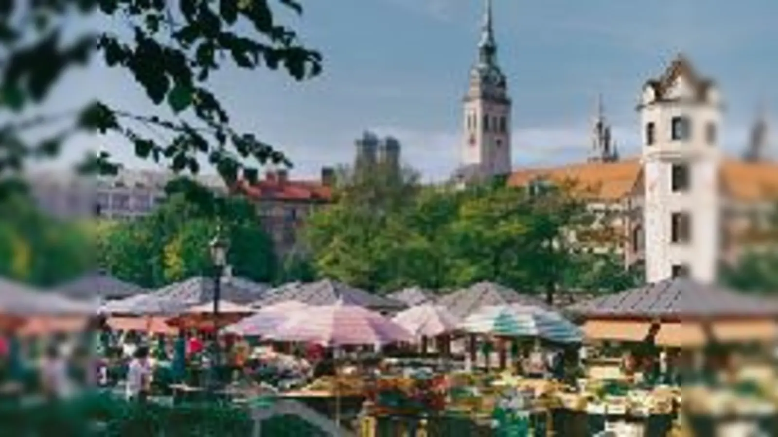 Unvergleichliches Flair: der Münchner Viktualienmarkt ist beliebt bei Einheimischen wie  (Foto: FVA/Lothar Kaster)