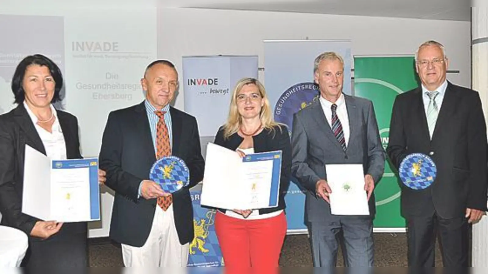 INVADE-Geschäftsführerin Astrid Biermeier, Vorstandsvorsitzender Othmar Gotzler, Staatssekretärin Melanie Huml, Robert Schurer (AOK Bayern) und Bürgermeister Walter Brilmayer (v. l.).	 (Foto: Sybille Föll)