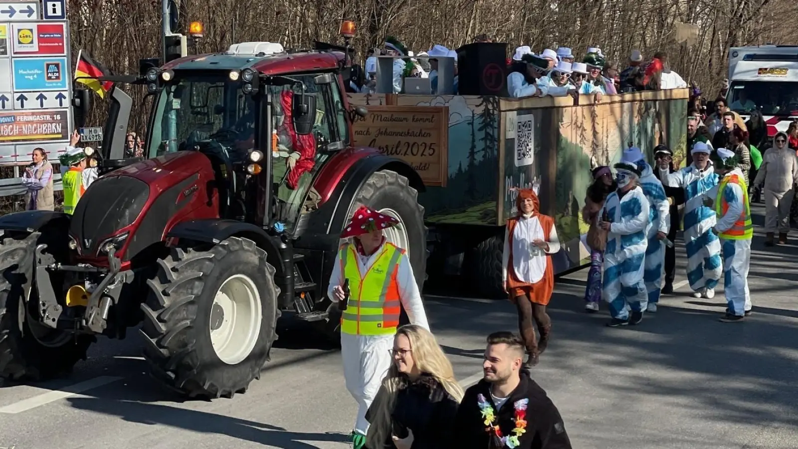 Seit über 40 Jahren gibt es den Gaudiwurm im Münchner Nordosten, den die Feringa veranstaltet. Rund 30 Wägen und Fußgruppen nehmen heuer teil. (Foto: Fränky Grauel/Feringa)