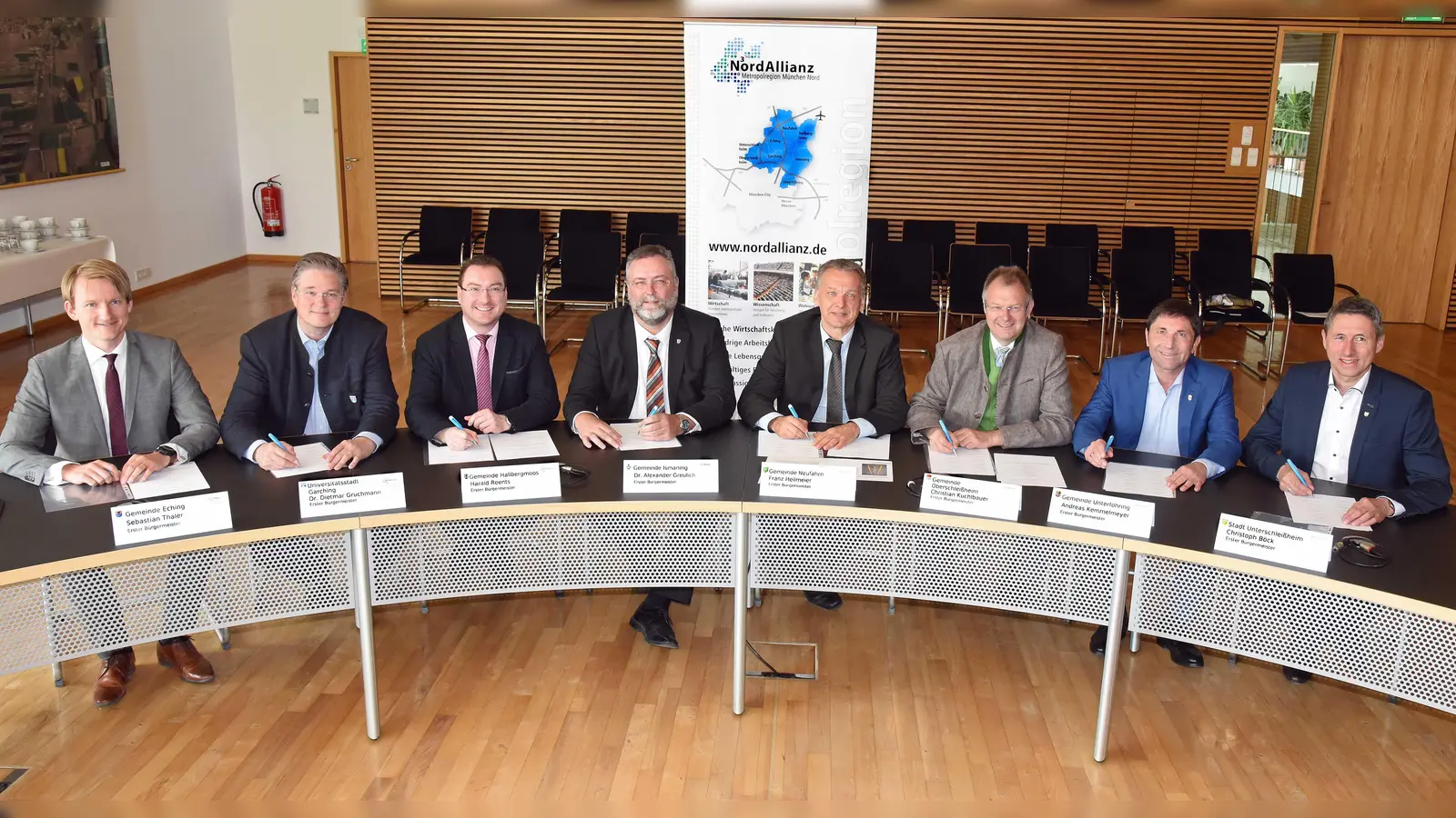 Die Bürgermeister der NordAllianz freuen sich über die Eröffnung der Geschäftsstelle. (Foto: Gemeinde Ismaning)