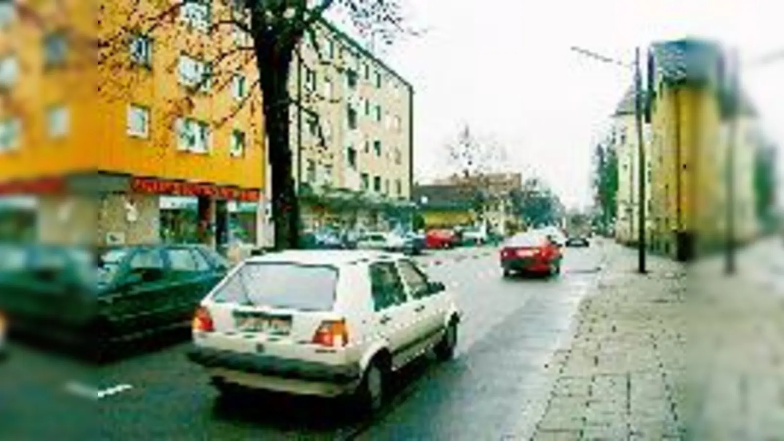 Noch fließt der Verkehr in der Pelkovenstraße. In einigen Jahren wird hier in einem langen Graben die          U-Bahnstrecke zum Moosacher Bahnhof gebaut.	 (Fotos: cr)