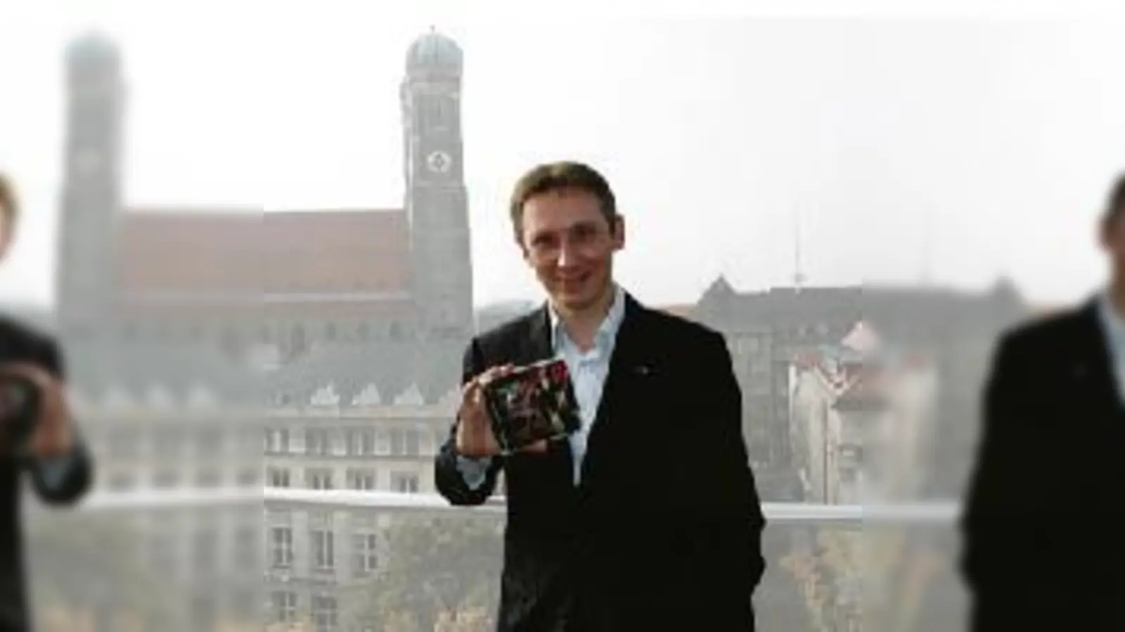 Helmut Lotti präsentiert über den Dächern von München seine aktuelle CD Time to Swing.  (F.: ms)
