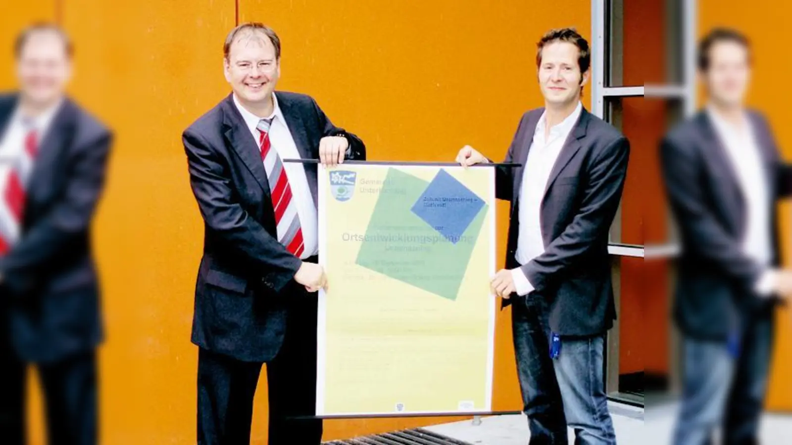 Bürgermeister Wolfgang Panzer und Pressereferent Simon Hötzl hoffen, dass am kommenden Samstag zahlreiche Bürger am Workshop teilnehmen.    (Foto: hw)