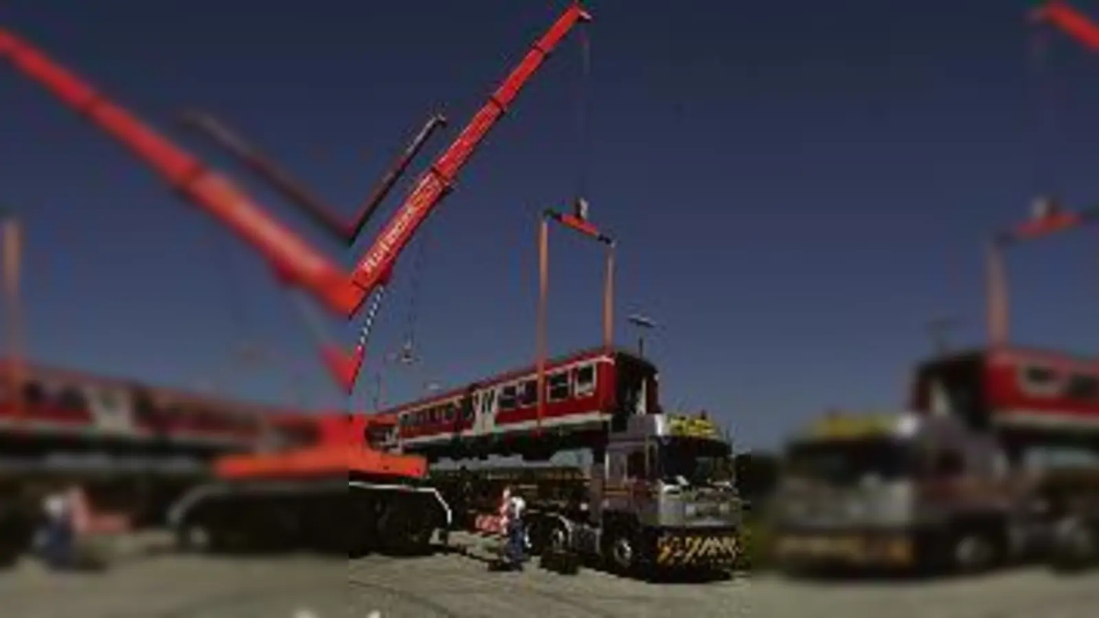 Ein Waggon auf Abwegen: Statt auf dem Gleis zu parken, gings per Luftpost Richtung Ladefläche.  (Foto: FW)