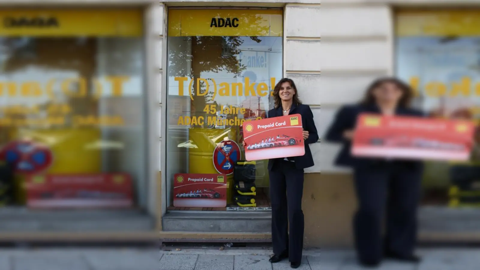 ADAC Service Center Leiterin Andrea Lindinger hat für die ADAC-Mitglieder viele Angebote und Aktionen zum Jubiläum in petto. (Foto: ADAC)