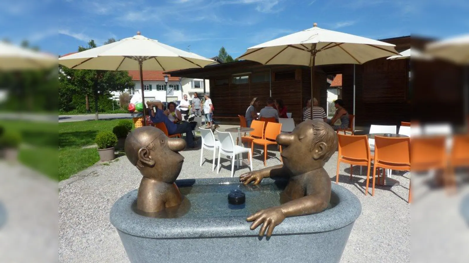 „Die Ente bleibt draußen!” Der Brunnen erinnert an den Humoristen Vicco von Bülow. (Foto: su)