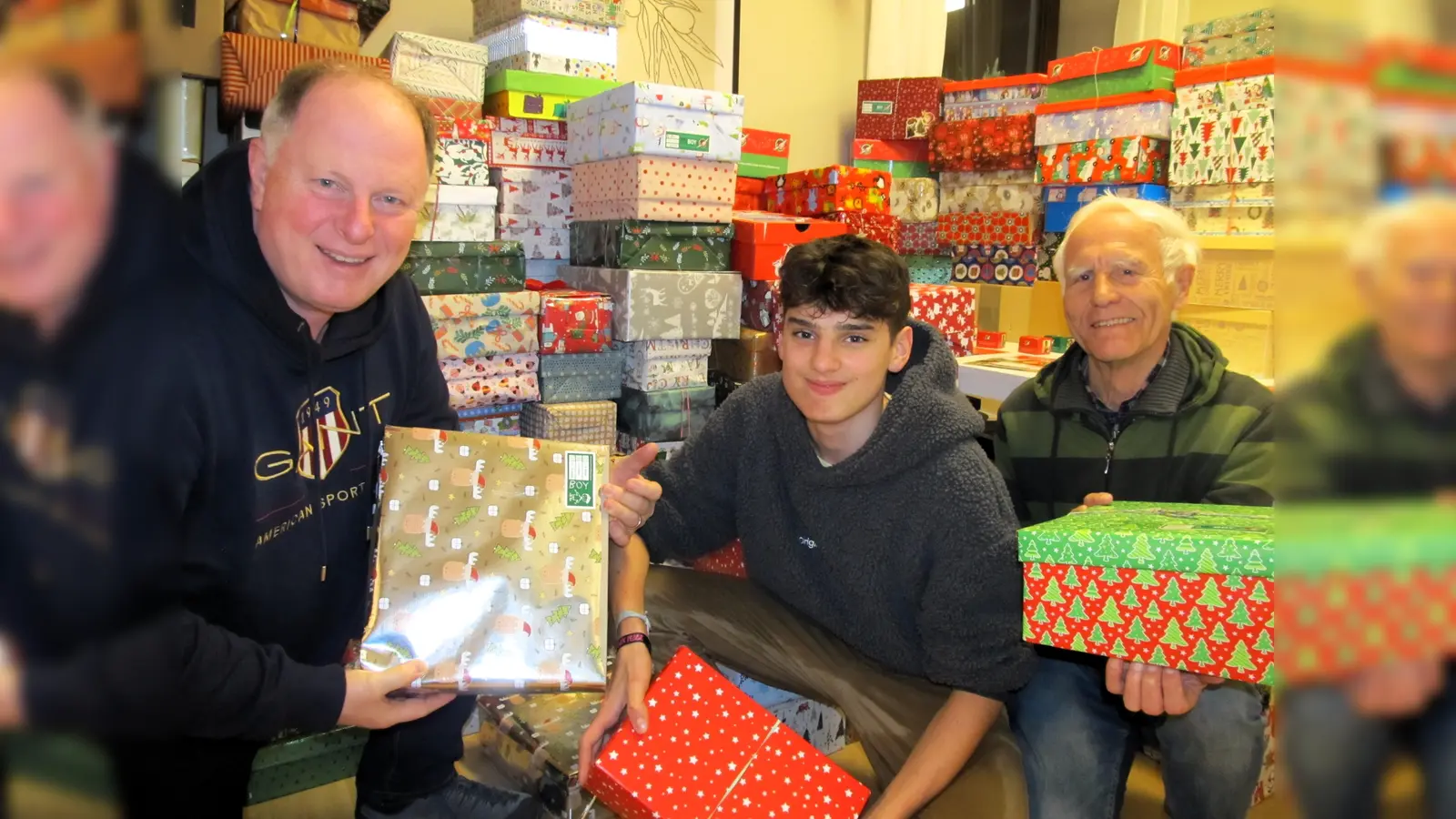 Haben ehrenamtlich mit angepackt (von links): Stefan Götz, Finn Hopfer und Gerd Landgraf.<br> (Foto: Freie evangelische Gemeinde)