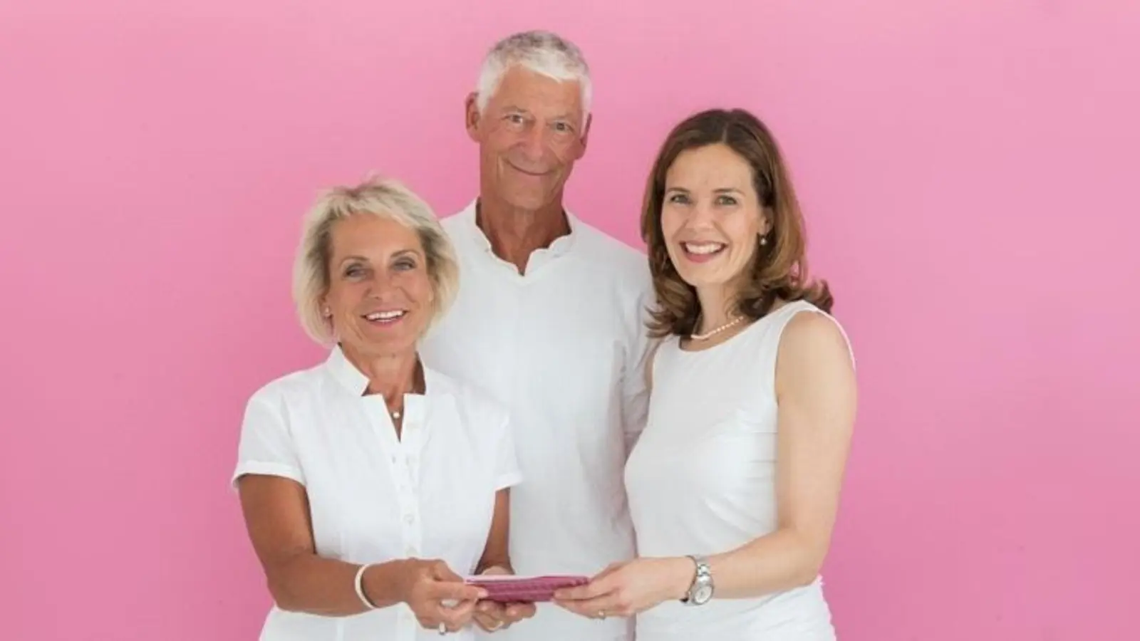 Neues Praxiskonzept: Dr. Eva-Maria Steinherr, Dr. Karsten Peters und Dr. Claudia Banafsche (v.l.). (Foto: pi)