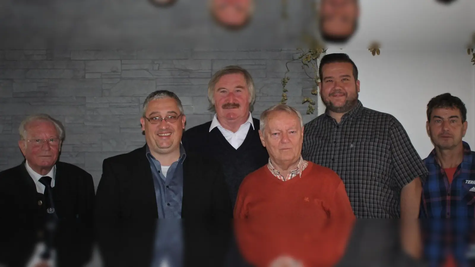 Ullrich Rudelbach (Beisitzer), 1.Vorstand Stefan Wolf, Sepp Kendlinger (2.Vorstand), Otto Hartl (3.Vorstand), Josef Klinke (Schriftführer) und Peter Kraus (Beisitzer) (v. li.). (Foto: Otto Hartl)