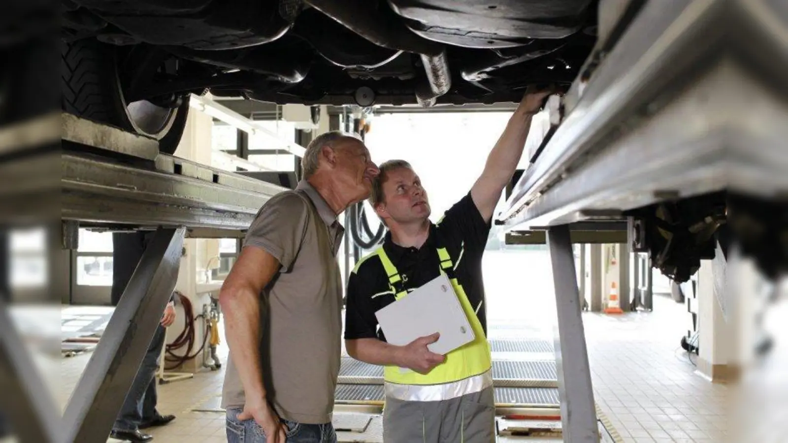 Im ADAC Prüfzentrum werden die Gebrauchten genau unter die Lupe genommen und ein Wertgutachten erstellt. (Foto: ADAC Südbayern)