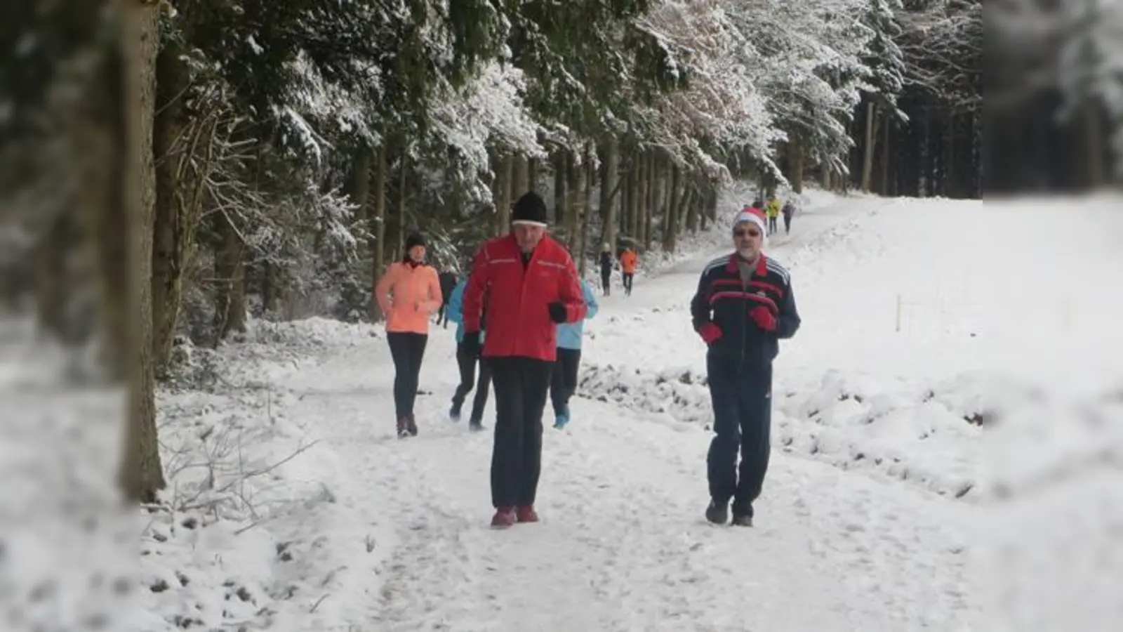 Ob mit oder ohne Nikolausmütze, Mitläufer sind beim Adventslauf des RSLC gern gesehen.  (Foto: RSLC)