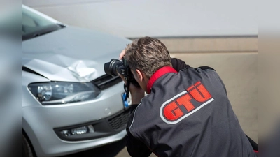 Da wird man wegen einer Beule gleich tiefer in den Geldbeutel greifen müssen: Die Reparaturkosten werden heuer voraussichtlich stark steigen.  (F.: Autoren-Union Mobilität/GTÜ)