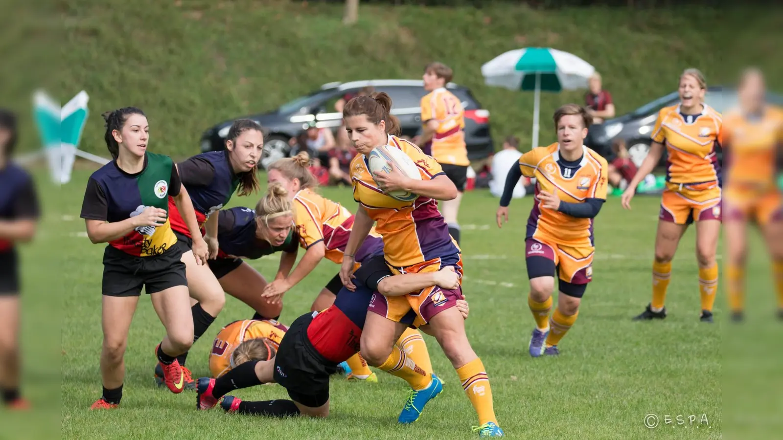 Unterföhring hat eines der wenigen Damenrugby-Teams im Großraum München. Der Sport fristet in Deutschland noch ein Nischendaschein, wird aber immer beliebter. (Foto: Verein)
