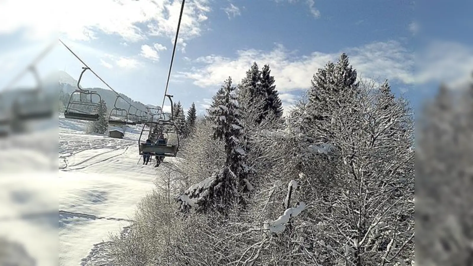 Mit dem Lift auf die Skipiste: Die Betreuung der Gruppen übernehmen Übungsleiter.	 (Foto: Verein)