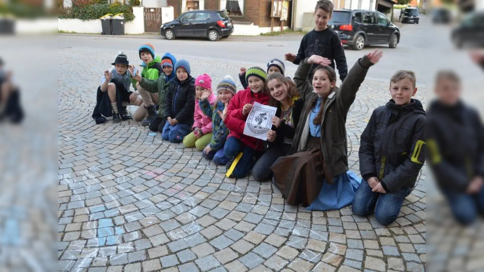 Die kleinen Aufpasser des Heimat- und Trachtenvereins d'Ammertaler bewachten vergangenes Wochenende ihren Maibaum. (Foto: Beate Bentele)