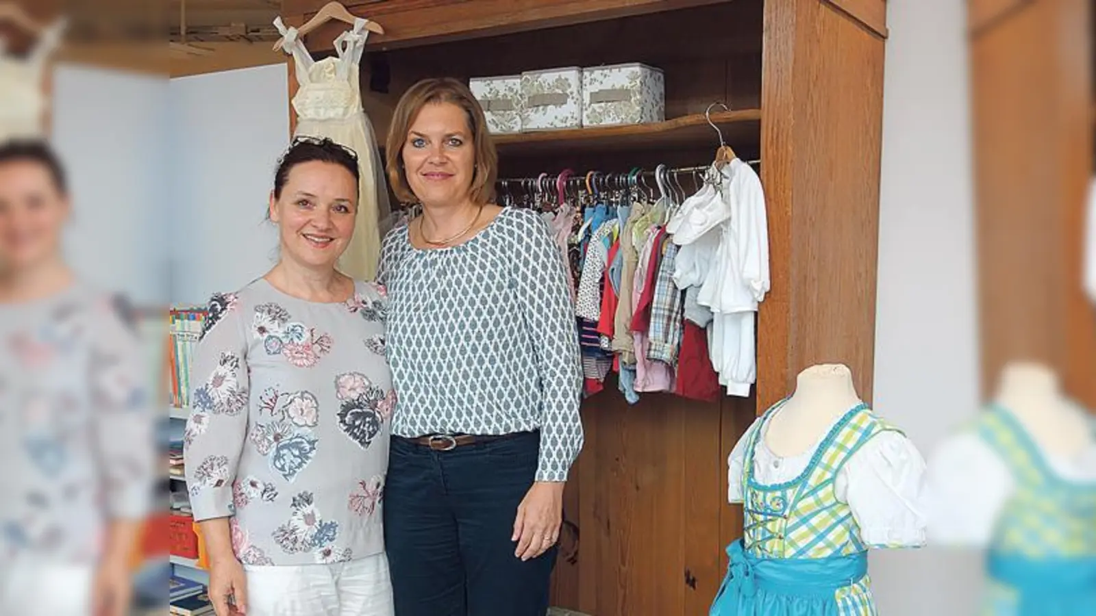 Die neue Kinder-Klawotteleiterin Spiri Schnabel (l.) und die AWO-Vorsitzende Birgit Biehn freuen sich über Spenden für die Kinder-Klawotte.	 (Foto: hw)