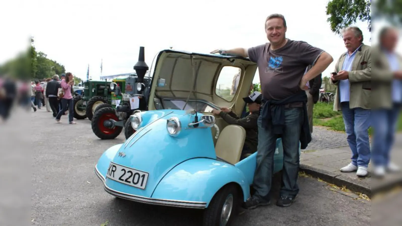 Außer Konkurrenz: „Die Gaudi kann ich mir nicht entgehen lassen. Oldtimer-Shows gibt es viel zu selten”, meinte Rolf Schmitt mit seinem Messerschmitt-Kabinenroller aus dem Jahr 1959. (Foto: US)
