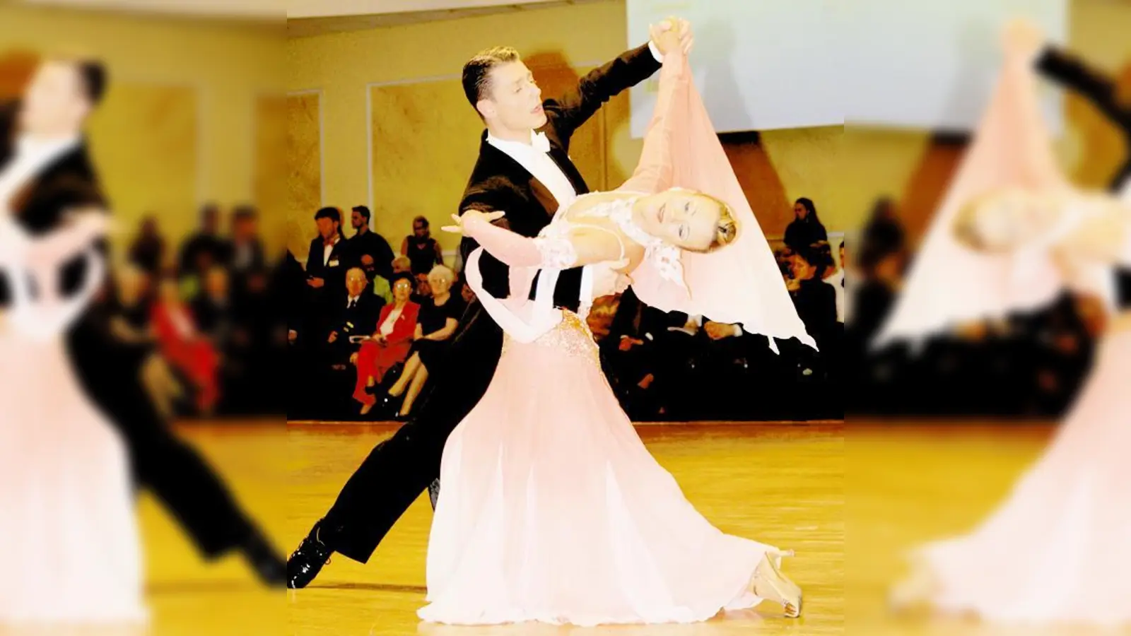 Ein Highlight des Jubiläumsballs: Florian Gschaider und Manuela Stöckl, die amtierenden österreichischen Staatsmeister bei den Professionals in Standard und Latein.   (Foto: Privat)