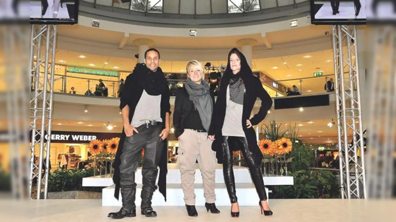 Coole Mode für Sie und  (Foto: Die junge Designerin Sylvia Schimmel (Mitte) präsentierte ihre eigene Kollektion »Eccentro«.)