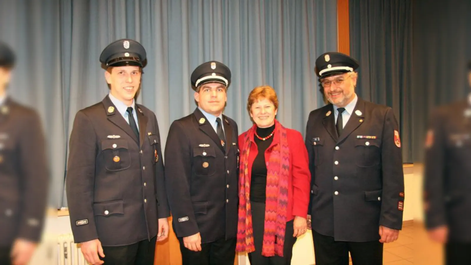 Die Freiwillige Feuerwehr Planegg hat ein neues Kommandantengespann. Neuer erster Kommandant Martin Heizer (2.v.l.) und neuer zweiter Kommandant Bernd Budau (l.) gemeinsam mit Bürgermeisterin Annemarie Detsch und dem scheidenden Kommandanten Christian Hugo. (Foto: US)