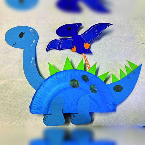 Bastelideen rund um die Dinosaurier bietet das Feierwerk in den Ferien. (Foto: Feierwerk)