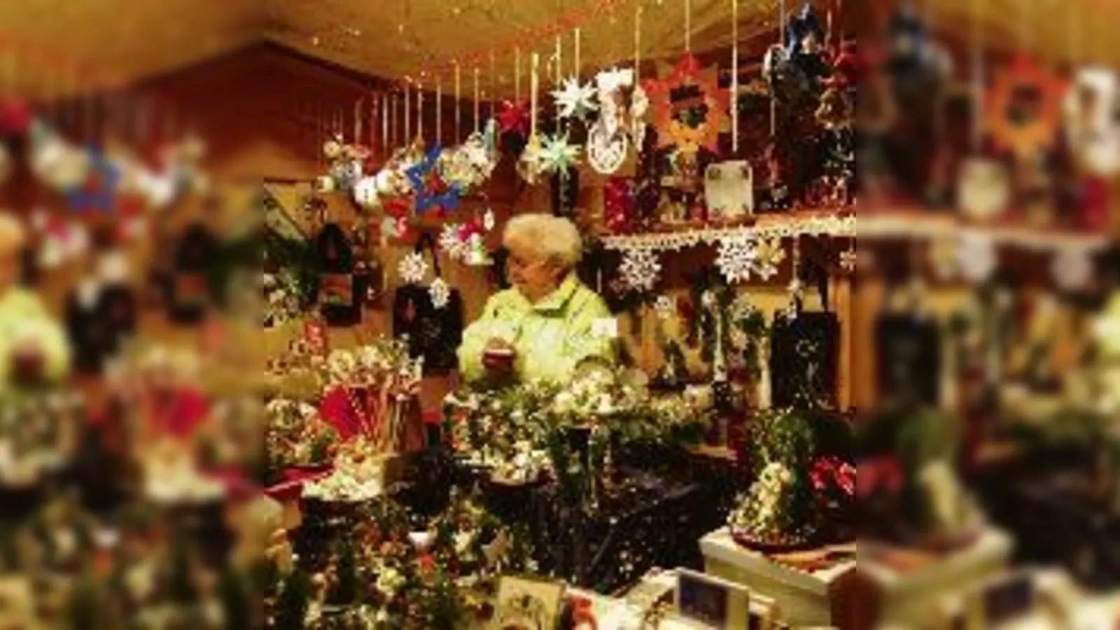 Was wäre ein Wintermärchenweihnachtsmarkt ohne die vielen schönen Verkaufsstände. Da steigt die Vorfreude aufs (Fest.Foto: WoH)