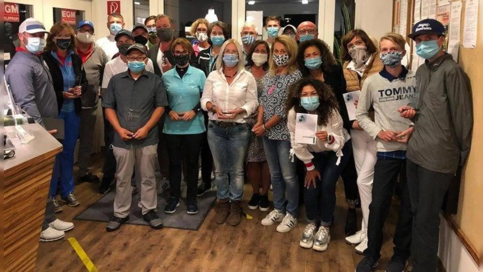 Die Clubmeister und Zweitplazierten:<br>Herren: Thu Tran, Elias Woolverton.<br>Damen: Karoline Zopf, Sabine Modersitzki.<br>Senioren: Andreas Langner, Claus Heigl.<br>Seniorinnen: Pia Dietz, Susanne Medele.<br>Jugend: Julius Blaschke, Felix Bujok. (Foto: GR)