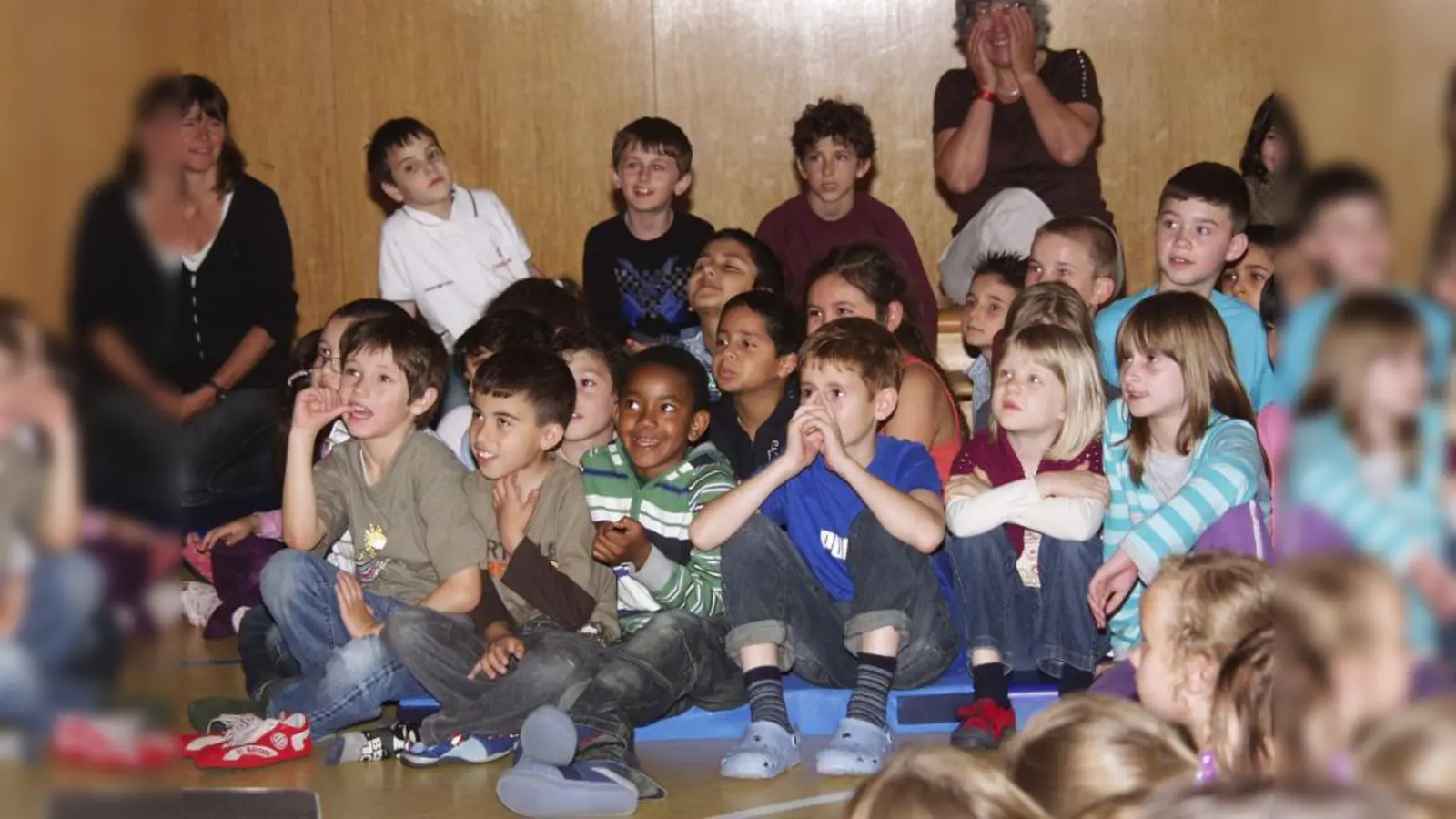 Dass Klassik auch richtig Spaß machen kann, lernten die Schulkinder beim Musiktheater von Andreas Haas. (Foto: Eva Schraft)
