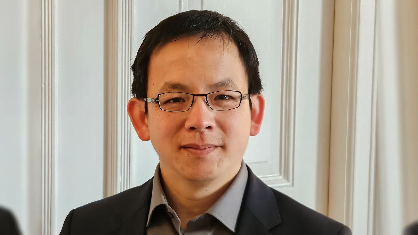 Der Wirtschaftsjournalist Felix Lee wird über das deutsche Verhältnis zu China berichten. (Foto: Quelle Aufbau-Verlag)