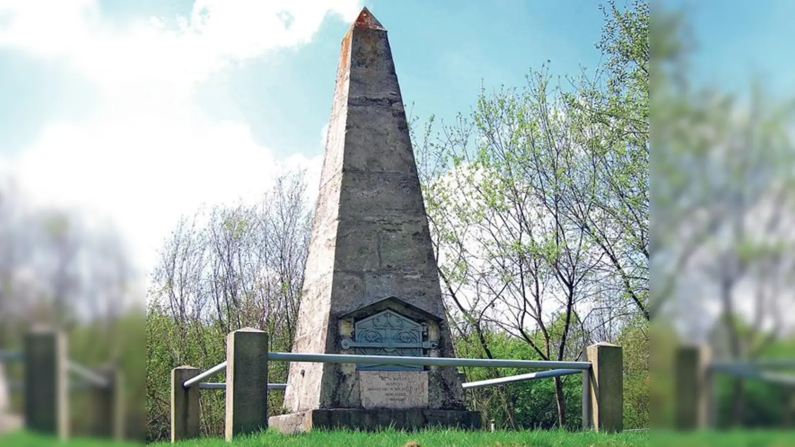 Initiative zur besseren Zugänglichkeit der Basispyramide: SPD setzt sich für Bau von Fuß- und Radweg zum historischen Vermessungpunkt ein. 	 (Foto: Wikipedia Commons)