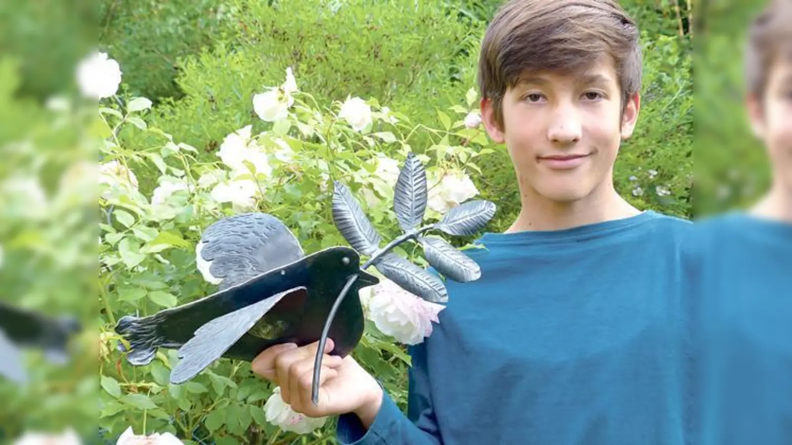 Tristan hat im Rahmen seines Praktikums bei einem Schmied eine Friedenstaube für ein Projekt in der Ukraine erstellt. 	 (Foto: VA)