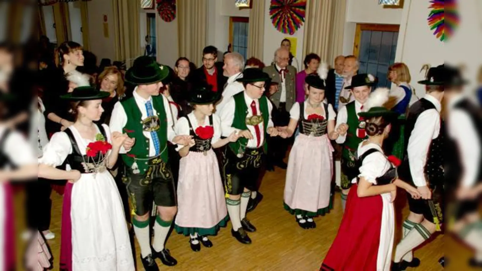 Bayerisch und türkisch getanzt und gefeiert wird am 4. Mai im Gemeindesaal von Sankt Matthäus am Sendlinger Tor.	 (Foto: scy/privat)
