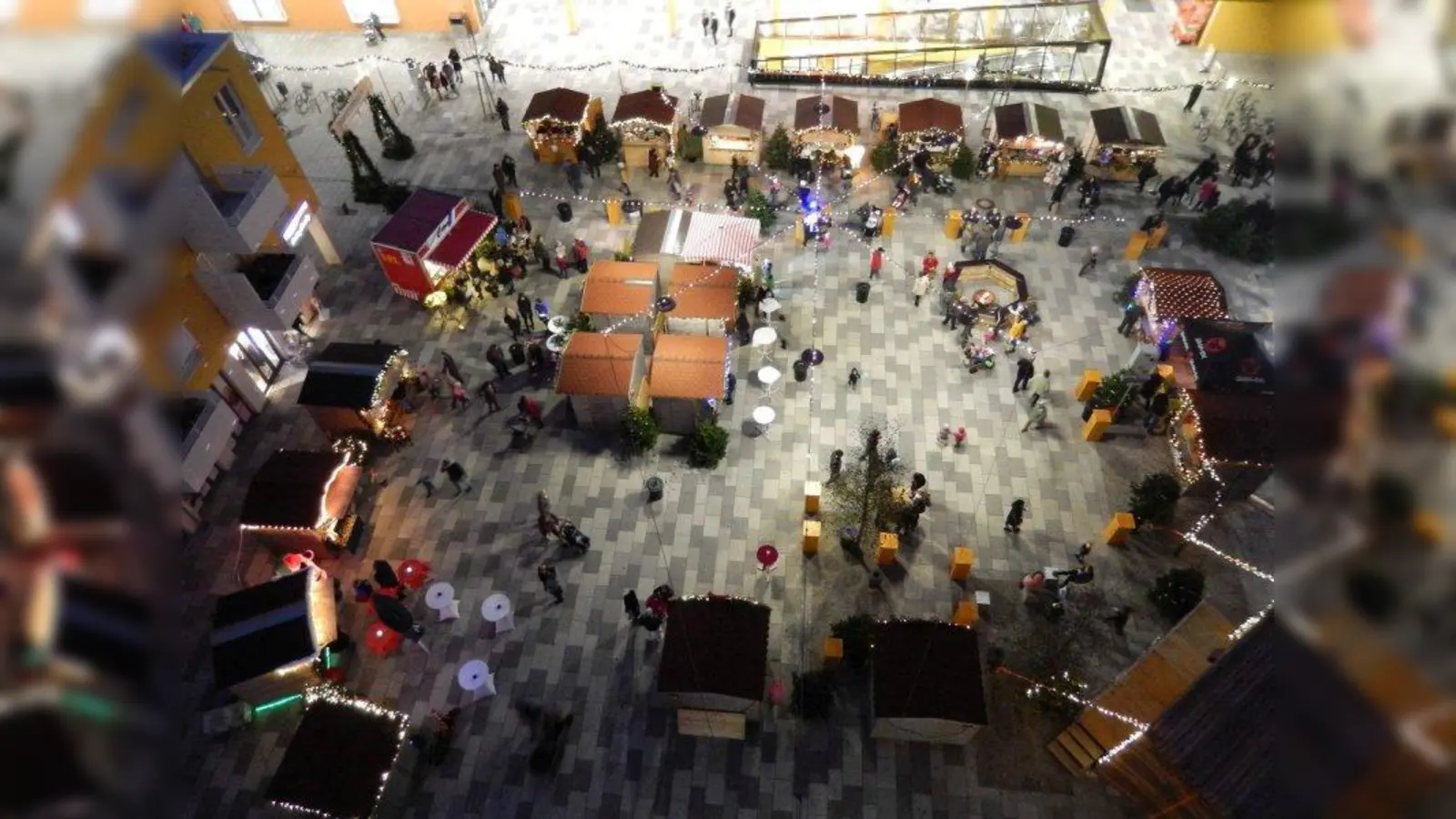 In der Neuen Mitte beginnt am Freitag, 6. Dezember, der „Karlsfelder Hüttenzauber”. (Foto: Gemeinde Karlsfeld)