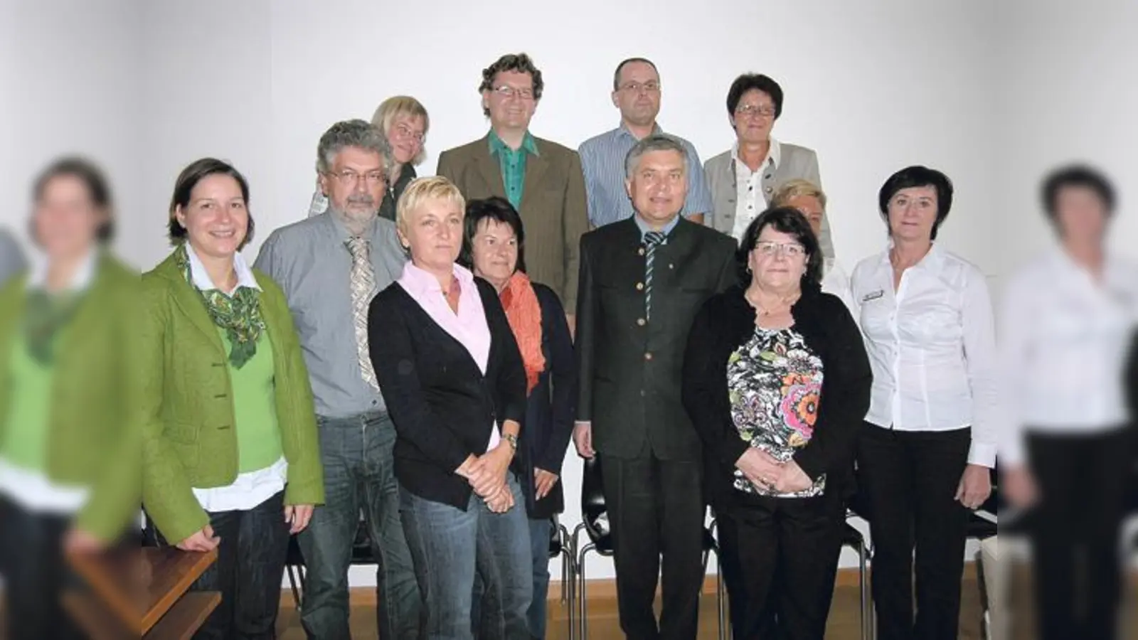 Seit Jahrzehnten treu: Gottlieb Fauth ehrte langjährige Mitarbeiter des Landratsamtes.	 (Foto: Landratsamt)